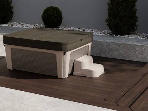 Spa Caldera Fantasy Invite fermé par sa couverture isotherme, sur une terrasse en bois