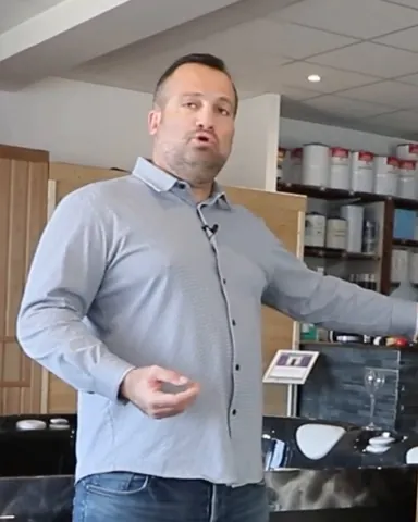 Julien Bonhomme, président de Sommum Wellness, au showroom de Gigean