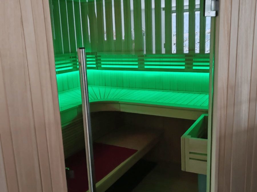 Livraison et montage d’un sauna finlandais dans une pièce bien-être à Thézan-Lès-Béziers en Occitanie