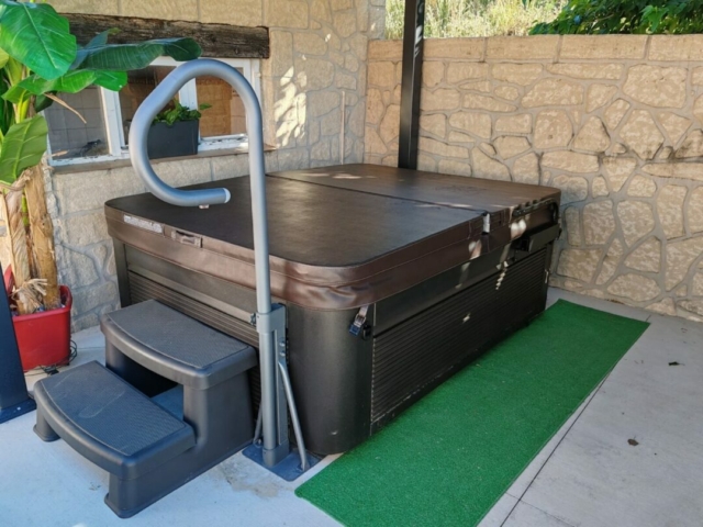 Installation d'un Petit Spa/Jacuzzi de Relaxation 3 Places Caldera Celio à Laverune, Hérault