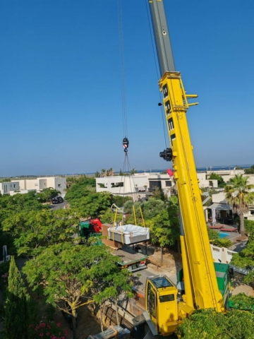 Grutage d'un spa sur un toit terrasse