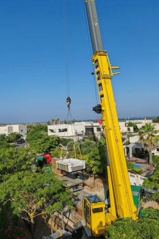 Grutage d'un spa sur un toit terrasse