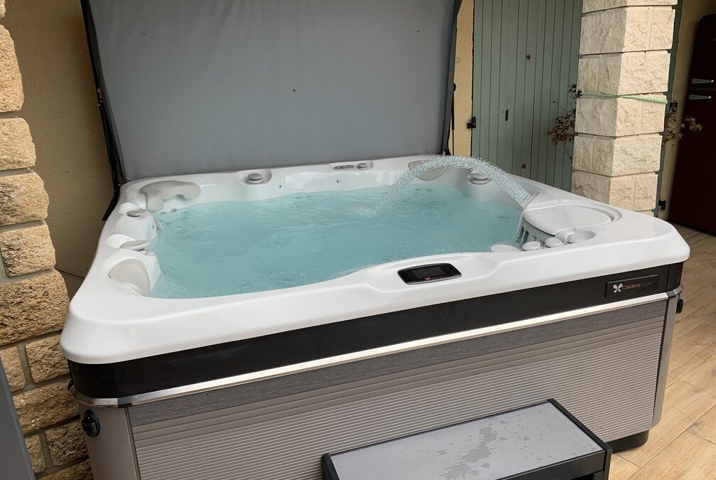 Installation d’un jacuzzi Caldera Tahitian à Bagnols-sur-Cèze : Bien-être et Massages Thérapeutiques chez Vous