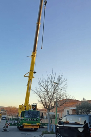 Grue des transports BREL utilisée pour l’installation du SPA à Mèze