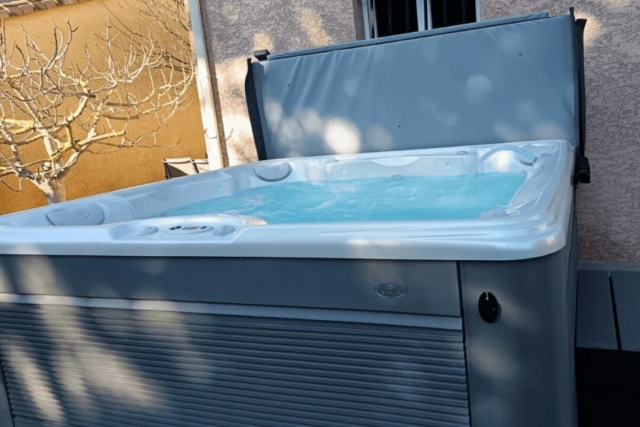 SPA Caldera Palatino en fonctionnement, installé chez des clients à Mèze