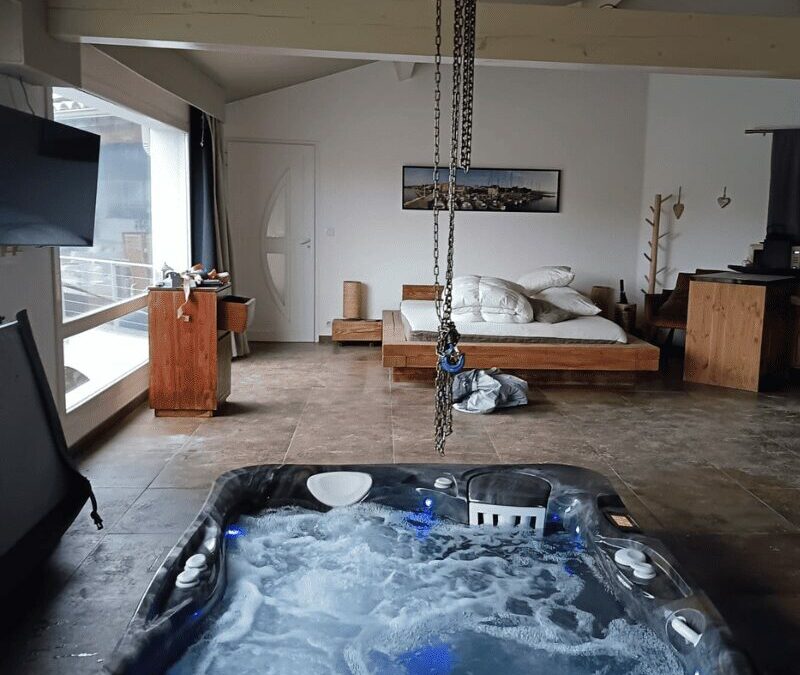 Spa encastré thérapeutique dans une suite romantique à Bouzigues
