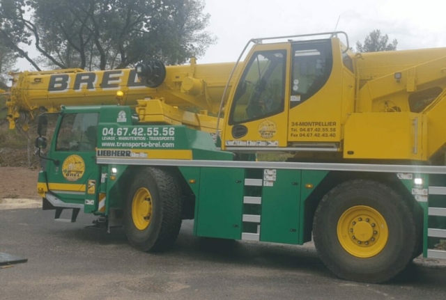 Arrivée du spa Caldera sur site avec assistance de la grue